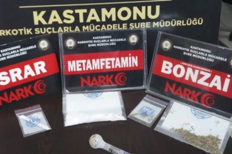 Kastamonu'da otomobilde uyuşturucu ele ge&ccedil;irildi: 2 g&ouml;zaltı