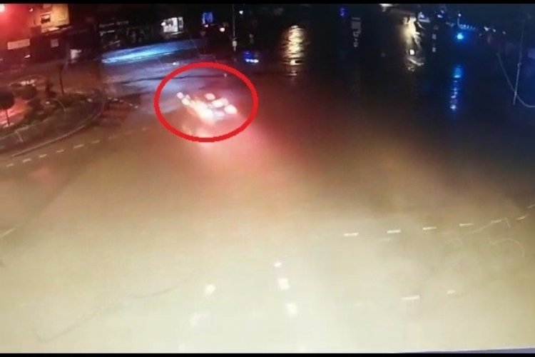 Bursa'da T&Uuml;GVA Genel Başkan Yardımcısı'nın yaptığı kaza anı kamerada