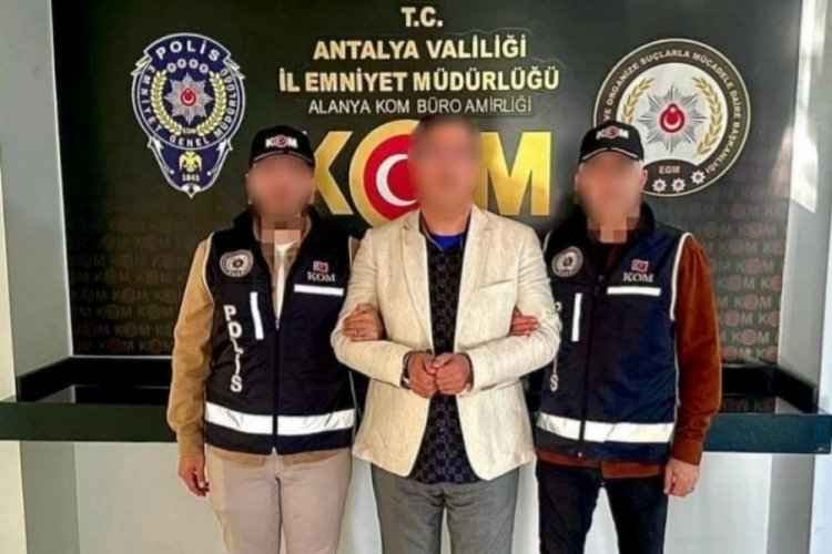Kırmızı b&uuml;ltenle aranan şahıs Antalya'da yakalandı