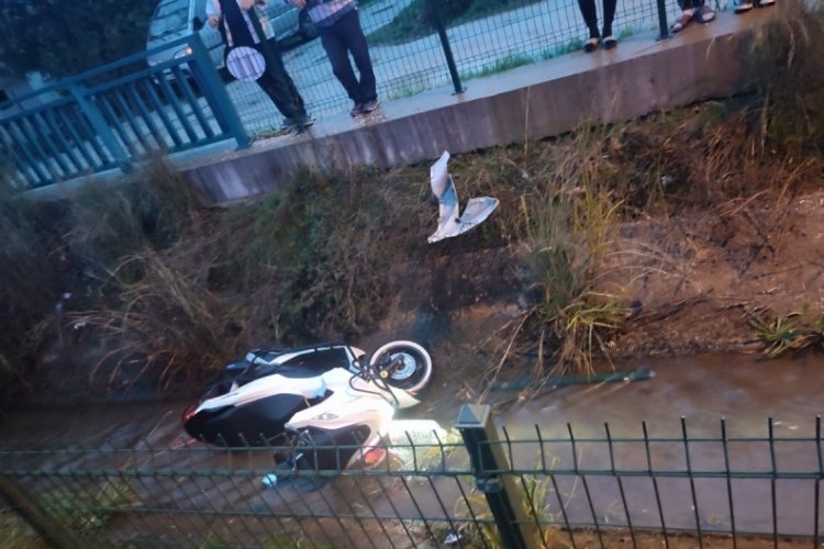 Muğla'da otomobille motosikletler &ccedil;arpıştı! 3 yaralı