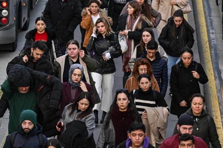İstanbul'da yeni yılın ilk mesai g&uuml;n&uuml;nde &ccedil;ekilen fotoğraflar g&uuml;ndem oldu