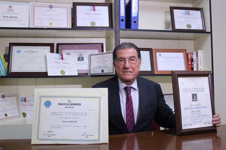 68 yaşındaki yaşlı adam hobi olarak &uuml;niversite okuyor
