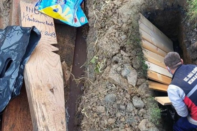 Karaya oturan gemide &ouml;len gemicinin mezarı a&ccedil;ılıp, cenazesi alındı!