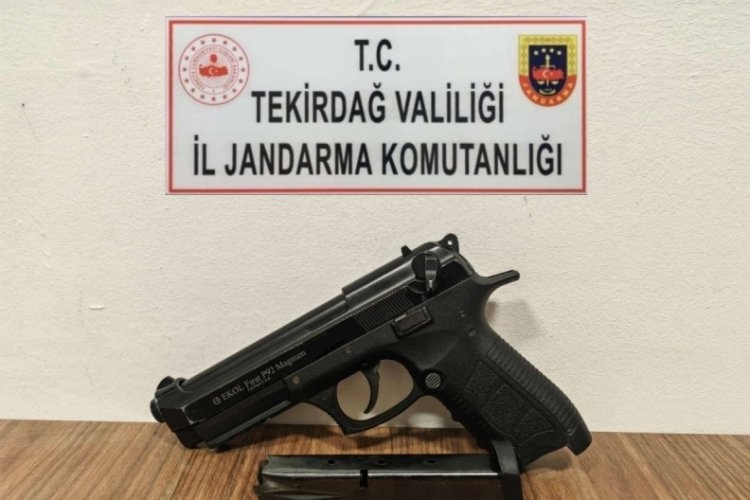 Tekirdağ'da ruhsatsız silah, muşta ve ka&ccedil;ak i&ccedil;ki ele ge&ccedil;irildi