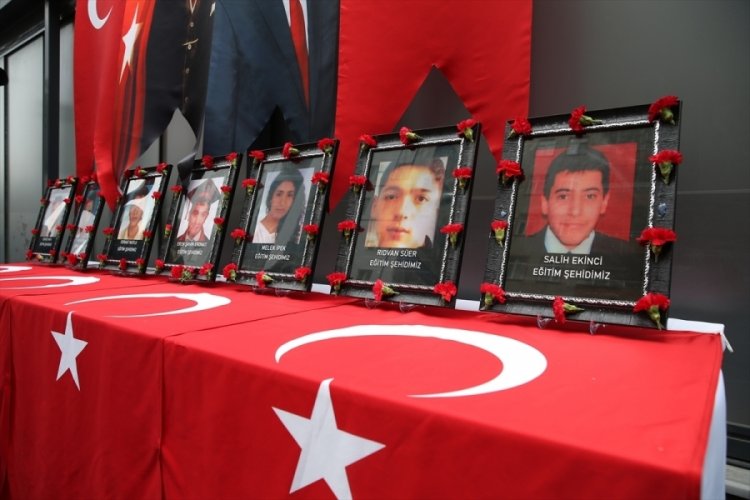 Diyarbakır'daki ter&ouml;r saldırısında hayatını kaybedenler anıldı