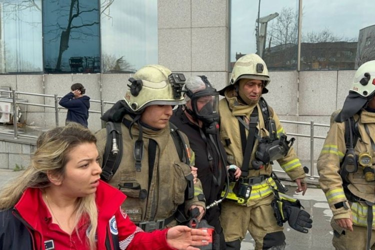 İstanbul'da Belediye binasında yangın &ccedil;ıktı!