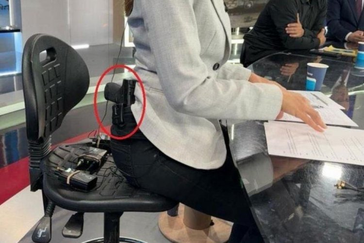 İsrail'li sunucu canlı yayına belinde silahla &ccedil;ıktı!