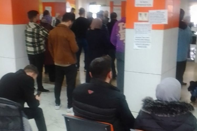 Bursa N&uuml;fus M&uuml;d&uuml;rl&uuml;ğ&uuml;'nde yoğunluk nedeniyle vatandaşlar bekleme sıkıntısı yaşıyor