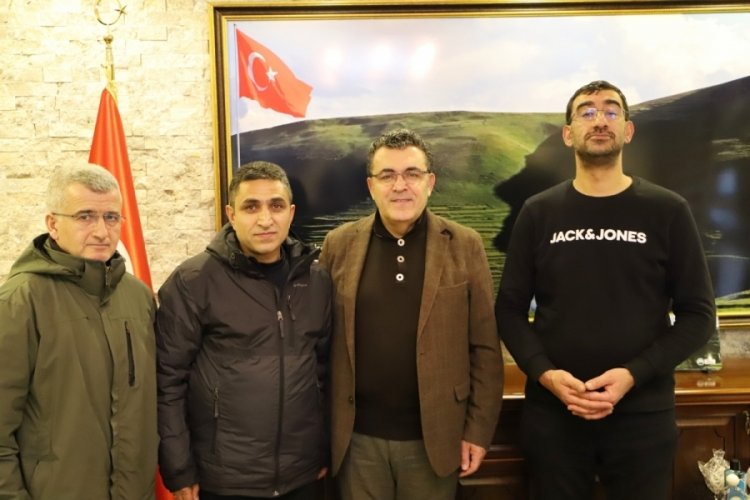 Başkan Demir, &ouml;d&uuml;l alan gazetecilerle bir araya geldi