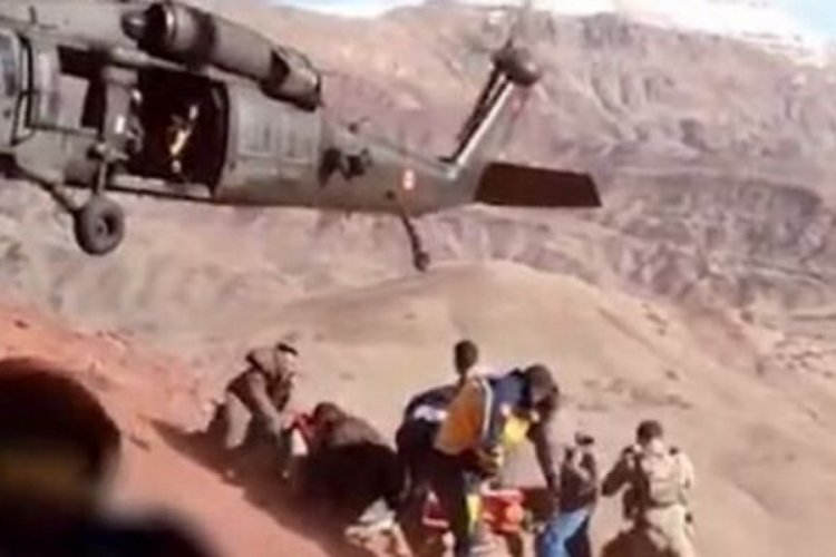 Şırnak'ta kayalıklardan d&uuml;şen &ccedil;oban helikopterle kurtarıldı