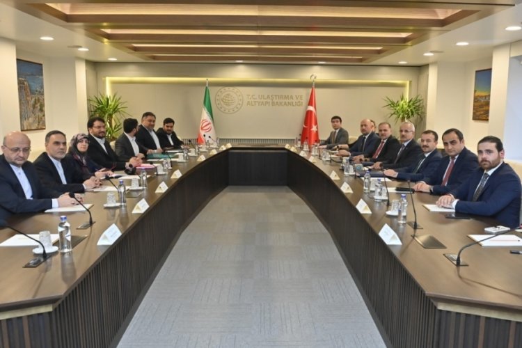 Bakan Uraloğlu, İranlı mevkidaşı Bazrpash ile g&ouml;r&uuml;şt&uuml;