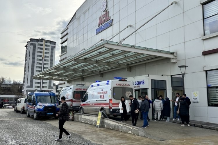 Kastamonu'da r&uuml;zgarın taşıdığı g&ouml;z yaşartıcı gaz 86 &ouml;ğrenciyi hastanelik etti