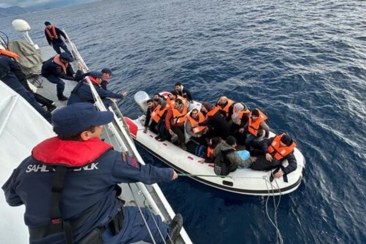 Muğla a&ccedil;ıklarında 25 d&uuml;zensiz g&ouml;&ccedil;men kurtarıldı