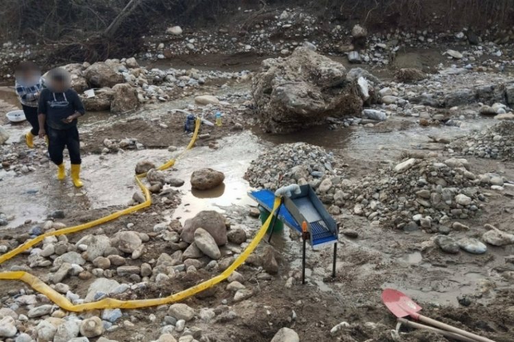 Aydın'da dere yatağında izinsiz altın arayan 6 ş&uuml;pheli yakalandı