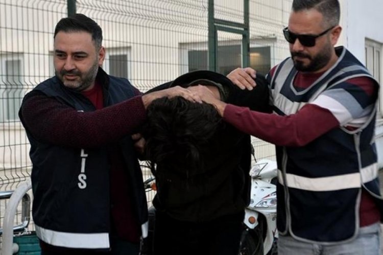 Adana'da oyuncak ayıdan 1825 uyuşturucu hap &ccedil;ıktı!