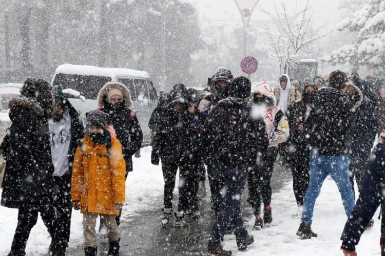 Sıcaklıklar d&uuml;ş&uuml;yor: Yurt genelinde kar etkili olacak