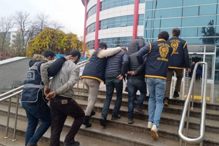Adıyaman'da hasarlı binalardan kombi hırsızlığına 5 g&ouml;zaltı