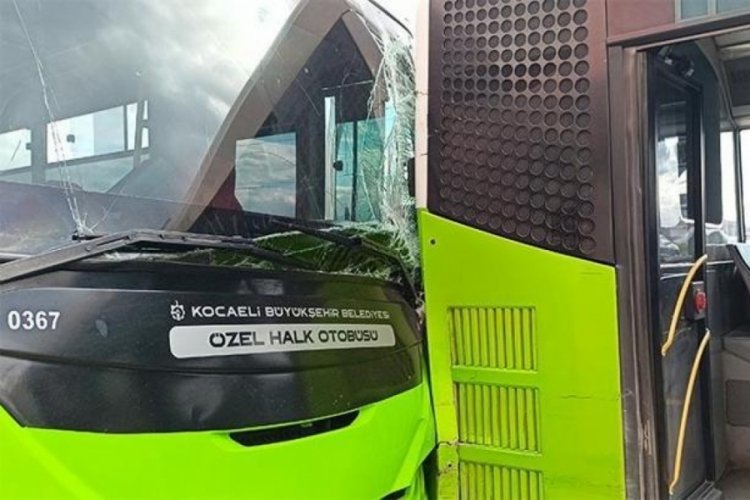 &Ouml;zel halk otob&uuml;s&uuml;, durakta yolcu alan belediye otob&uuml;s&uuml;ne &ccedil;arptı: 6 yaralı