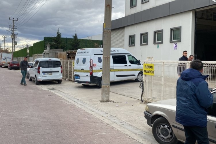 Pres makinesi ile duvar arasında sıkışan iş&ccedil;i hayatını kaybetti