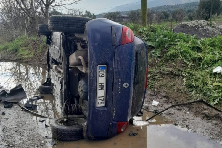 Aydın'da iki otomobil &ccedil;arpıştı! 4 yaralı