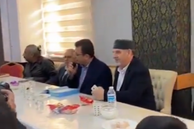Ekrem İmamoğlu, taziye ziyaretinde Kur'an okudu