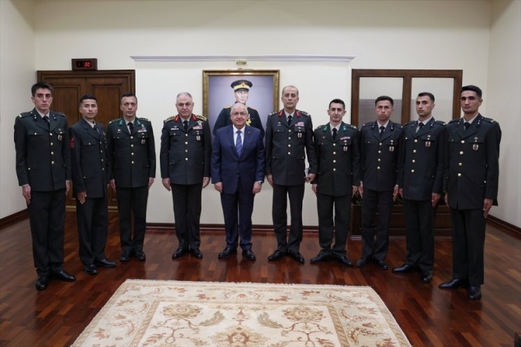 Bakan G&uuml;ler, TSK Spor G&uuml;c&uuml; Komutanlığı Kır Koşusu Takımı'nı kabul etti