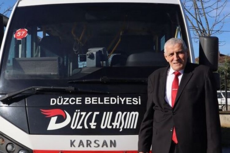 D&uuml;zce'de durakta para dolu &ccedil;anta buldu! Sahibine teslim etti