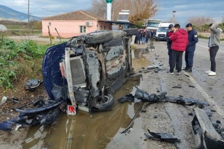 Aydın'da iki otomobilin &ccedil;arpışması sonucu 4 kişi yaralandı