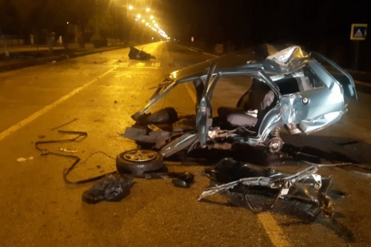 Başkent Ankara'da feci kaza: Otomobil ikiye b&ouml;l&uuml;nd&uuml;!