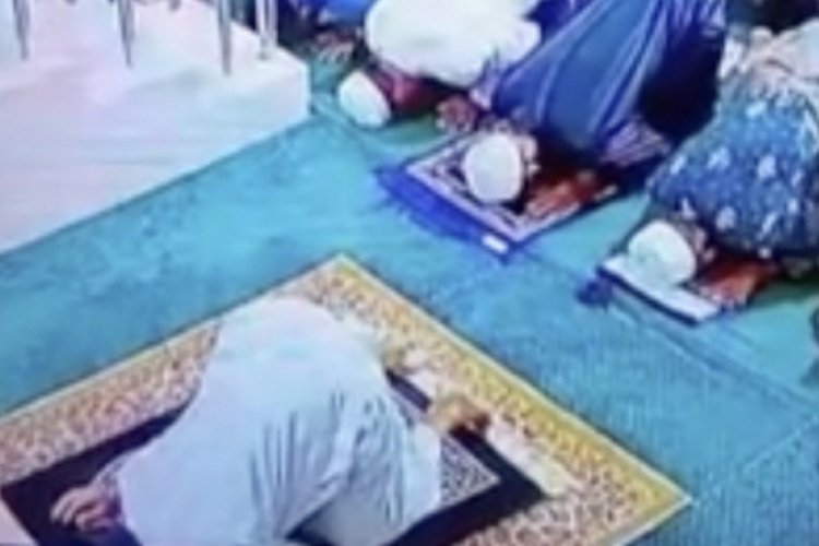 Kalp krizi ge&ccedil;iren imam secdede vefat etti