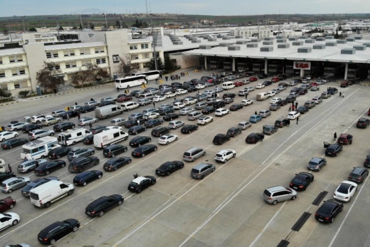 Avrupa'ya a&ccedil;ılan kara sınır kapılarından 15 milyon yolcu ge&ccedil;iş yaptı
