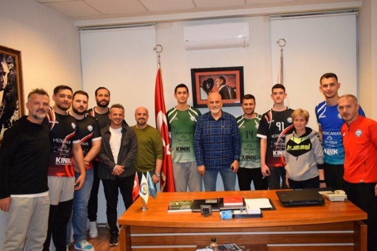 Nil&uuml;fer Belediyespor'da 7 oyuncu ile s&ouml;zleşme imzalandı