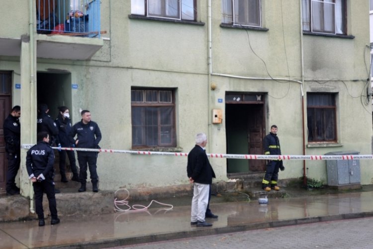 Antalya'da yalnız yaşadığı dairede yangında hayatını kaybetti