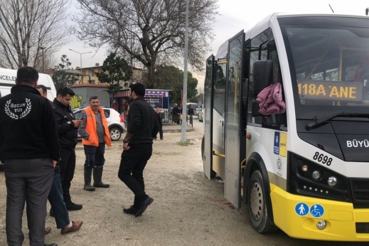 Bursa'da kendisini otob&uuml;sten indiren şof&ouml;r&uuml; bı&ccedil;aklayan &ccedil;ocuk, adli kontrolle serbest