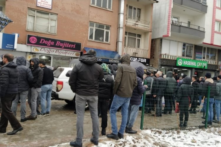 Bing&ouml;l'de dehşet! D&ouml;nerciyi dışarı &ccedil;ağırıp &ouml;ld&uuml;rd&uuml;