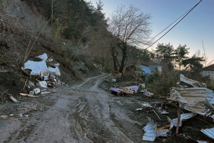 Hatay'da heyelan: 3 yayla evi kullanılamaz hale geldi