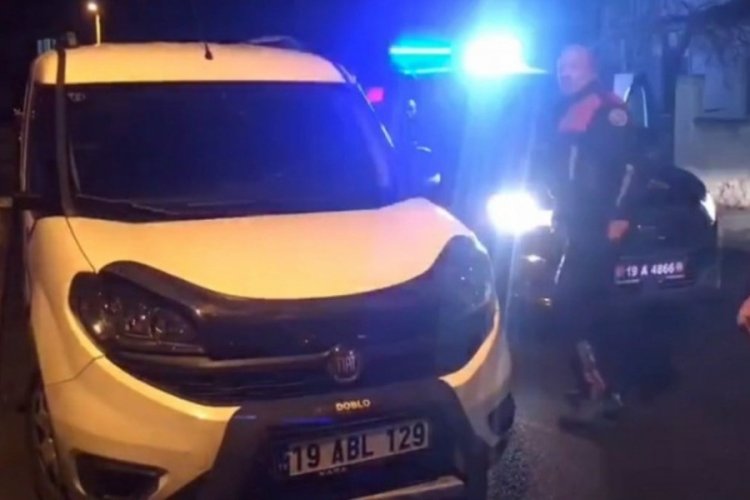 &Ccedil;orum'da polis otosuna &ccedil;arpıp ka&ccedil;an alkoll&uuml; s&uuml;r&uuml;c&uuml; g&ouml;zaltına alındı