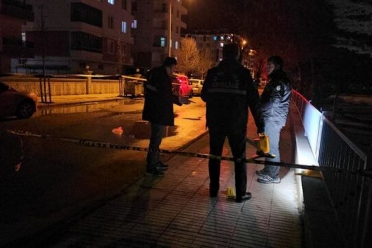 &Ccedil;orum'da iki arkadaşını silahla yaralayan ş&uuml;pheli ka&ccedil;tı