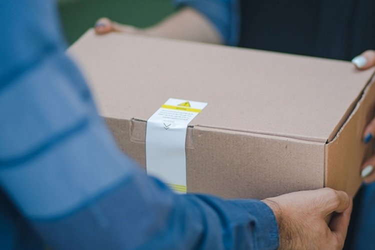 Kuryeden g&ouml;t&uuml;rd&uuml;ğ&uuml; kargonun sahibine taciz mesajı! Karar &ccedil;ıktı, şirkete ceza verildi