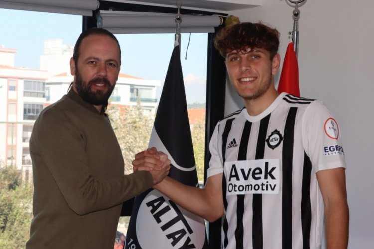 Altay'da Hikmet &Ccedil;olak, profesyonel oldu