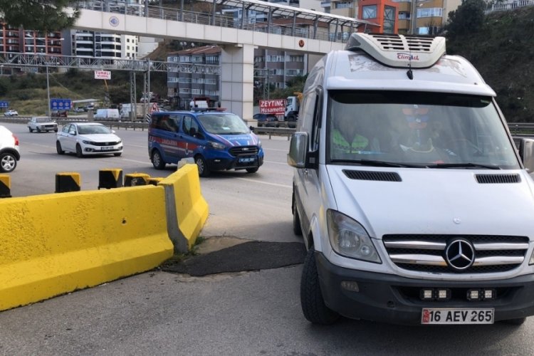 Bursa'da kamyonetteki sucukları tazyikli suyla yıkayan kişiler yakalandı!