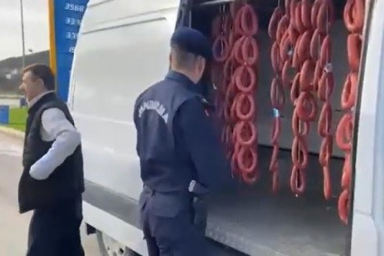 Minib&uuml;ste sucuk yıkayan şahıslar hakkında savcılık tahkikat başlattı