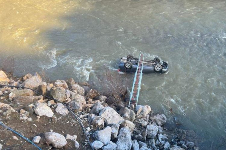 Ordu'da otomobil dereye yuvarlandı