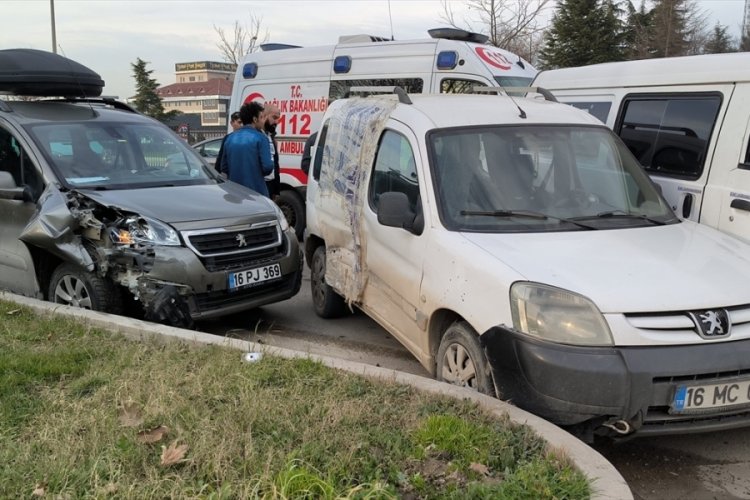 Bursa'da Zincirleme Kaza! 1 Kişi Yaralandı - Bursa Haberleri - Bölge ...