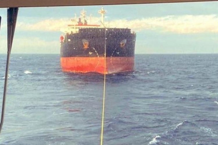 &Ccedil;anakkale Boğazı'nda s&uuml;r&uuml;klenen tanker kurtarıldı