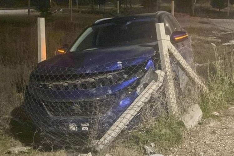 Uşak'ta iki otomobil &ccedil;arpıştı: 4 yaralı