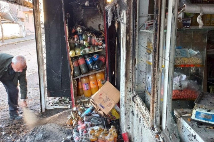 Adıyaman'da bakkalda &ccedil;ıkan yangın korkuttu