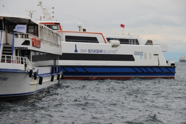 İzmir'de deniz ulaşımına fırtına engeli