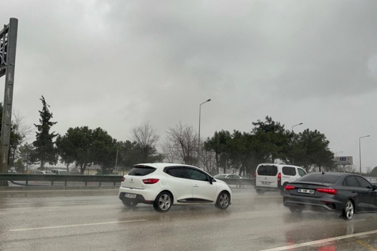 Bursa'da sağanak yağış etkisini g&ouml;sterdi