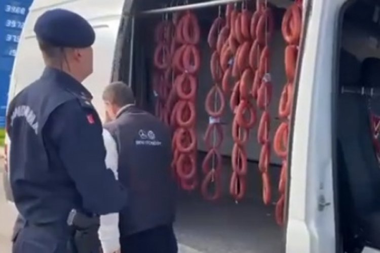 Sucukları 'tozlandığı' i&ccedil;in yıkamışlar